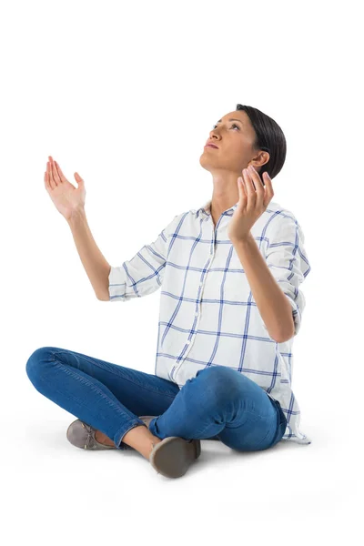 Vrouw bidden tegen Wit — Stockfoto