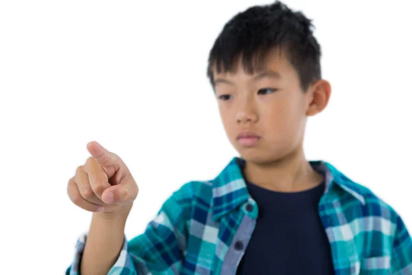 Menino fingindo tocar em uma tela invisível — Fotografia de Stock