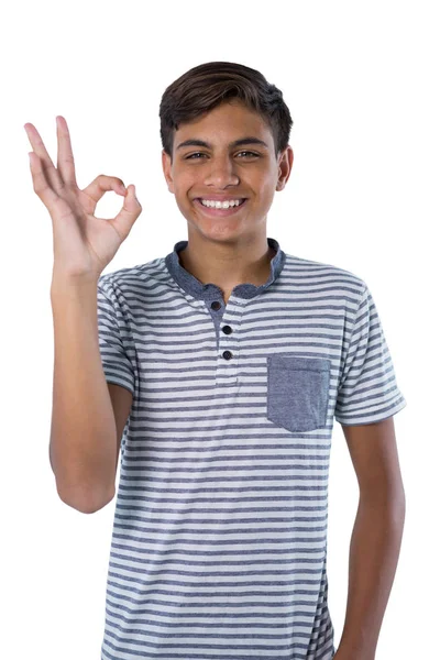 Εφηβικό αγόρι χειρονομώ εντάξει χέρι πινακίδα — Φωτογραφία Αρχείου