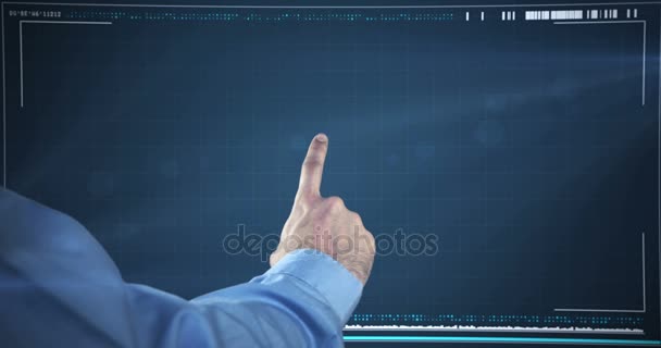 Рука бизнесмена с помощью экрана цифрового интерфейса — стоковое видео
