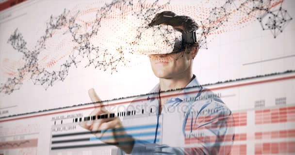 Mann mit Virtual-Reality-Headset und futuristischem Bildschirm — Stockvideo