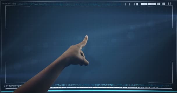 Mão usando tela de interface digital — Vídeo de Stock
