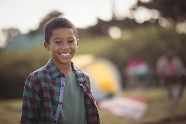 Smiling boy looking at camera — Stock Photo, Image