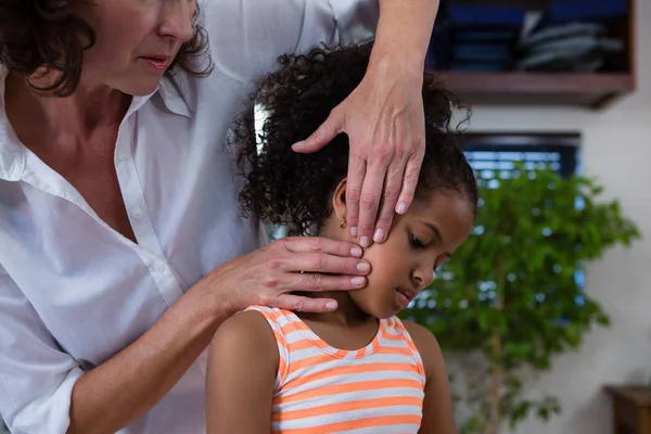 Physiotherapist giving neck massage to girl — Stock Photo, Image