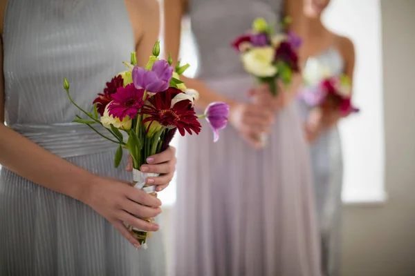 Bridesmaids standing with flower bouquets — Stock Photo, Image