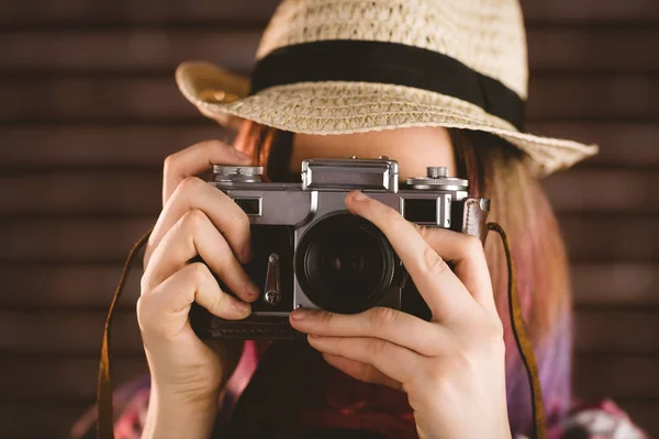 Woman photographing from vintage camera — Stock Photo, Image