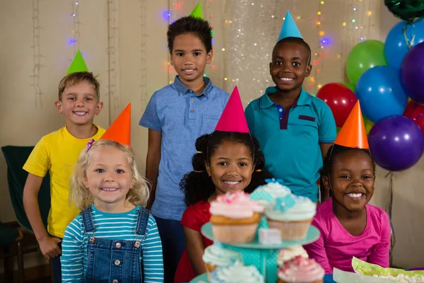 Retrato de niños sonrientes — Foto de Stock