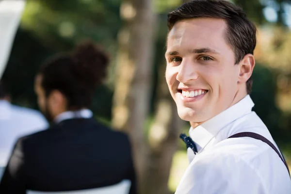 Happy waiter in park — Stock Photo, Image