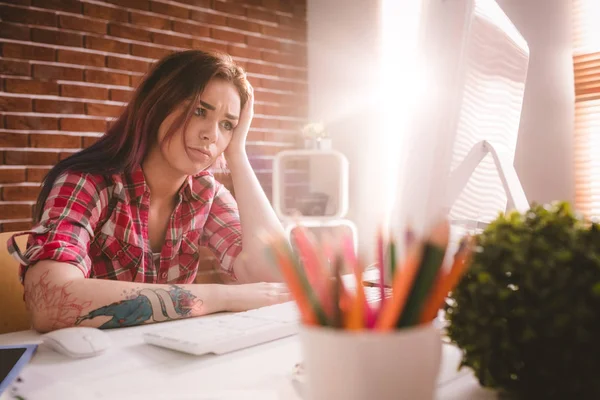 Tensed executive sitting with hand on forehead — Stock Photo, Image