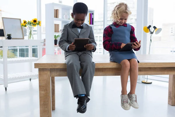 Kids using digital tablets — Stock Photo, Image