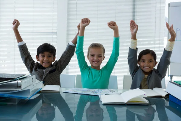 Niños alegres de negocios con los brazos levantados —  Fotos de Stock
