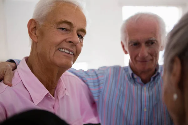 Senior men hugging — Stock Photo, Image