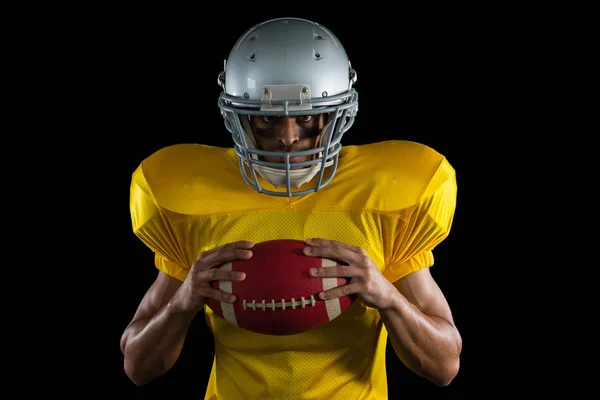 Amerikaanse voetbal speler holding ball — Stockfoto