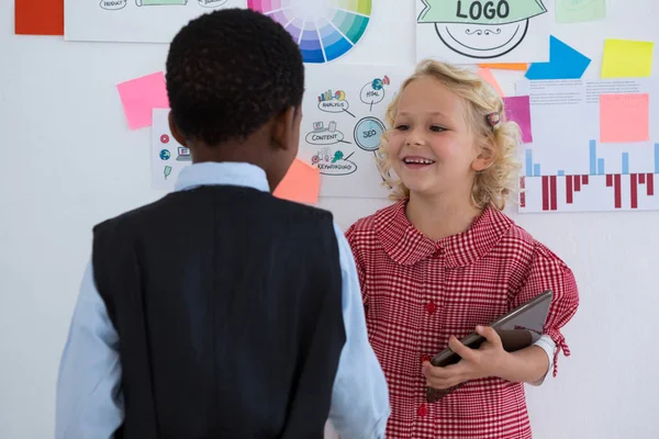 Kids discussing in office — Stock Photo, Image