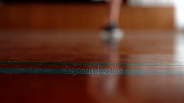 Feet of schoolboy running on basketball court — Stock Video