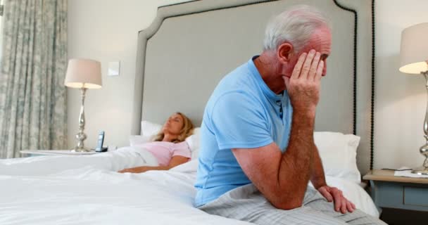 Worried senior man sitting in bedroom — Stock Video