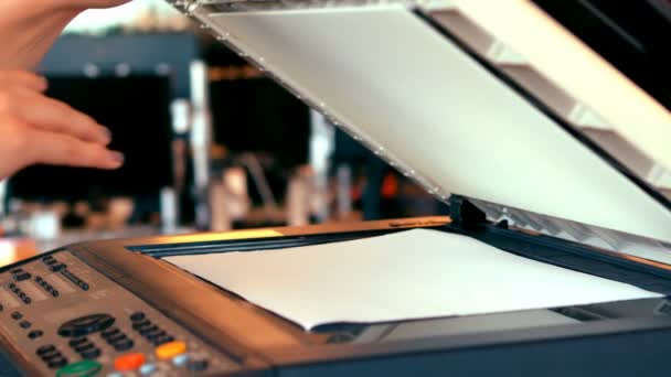 Руководители с помощью ксерокопировальной машины — стоковое видео