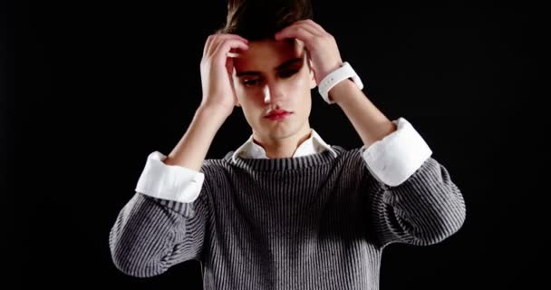 Androgynous man posing against black background — Stock Video