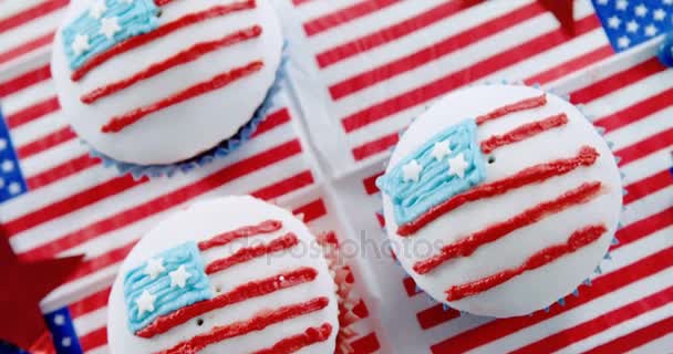 Primer plano de los cupcakes decorados — Vídeo de stock