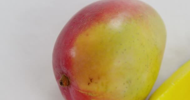 Slices of mango on white background — Stock Video