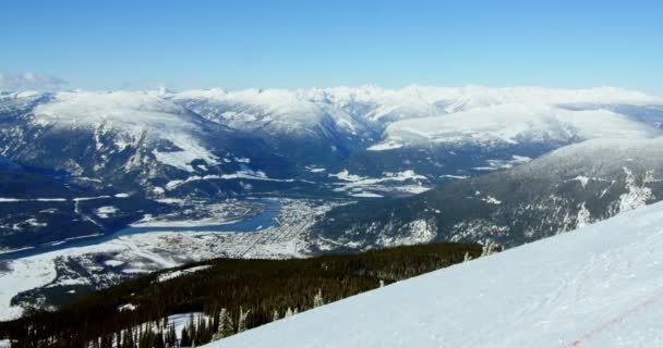 Berg mit Schnee bedeckt — Stockvideo