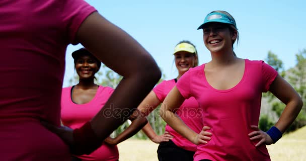 Trainer assisting women while exercising in the boot camp — Stock Video