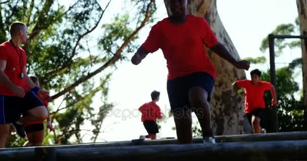 부트 캠프에서 트레이너 훈련 아이 들 — 비디오