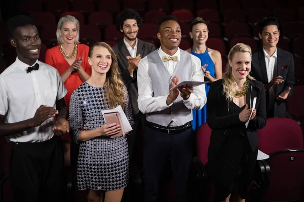 Group of people applauding — Stock Photo, Image