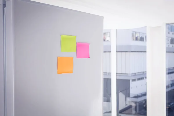 Notas adesivas no refrigerador — Fotografia de Stock