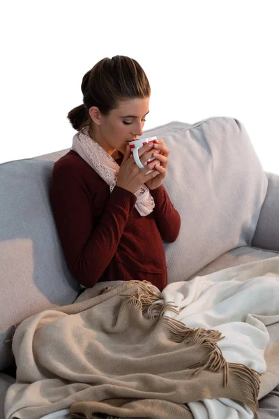 Vrouw die koffie drinkt — Stockfoto