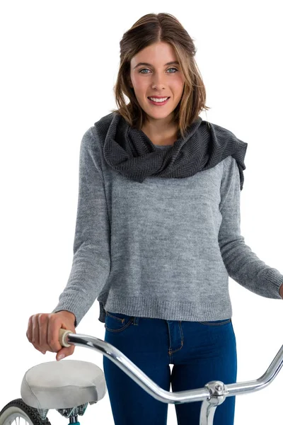 Woman standing by bicycle — Stock Photo, Image