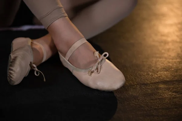 Nahaufnahme von Ballerinas Schuhen — Stockfoto