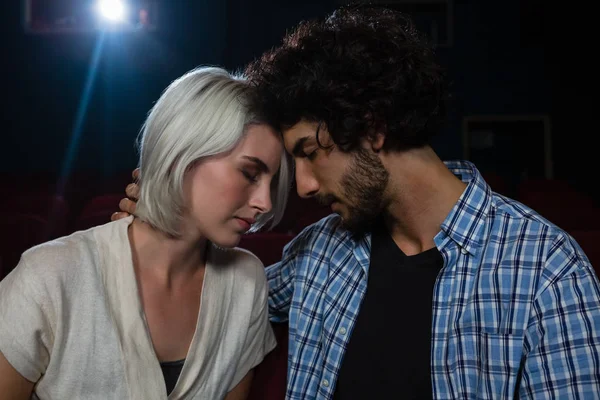 Pareja teniendo momento romántico —  Fotos de Stock