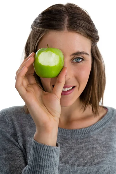 Frau hält Oma Schmied Apfel — Stockfoto