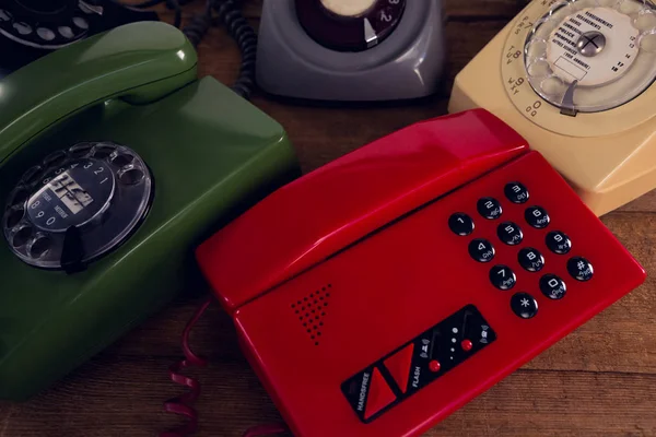 Telefono moderno e vintage — Foto Stock