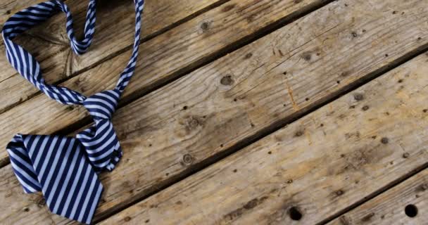 Heart shape tie isolated on wooden plank — Stock Video