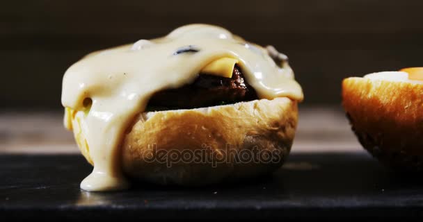 Melted cheese over hamburger on tray — Stock Video