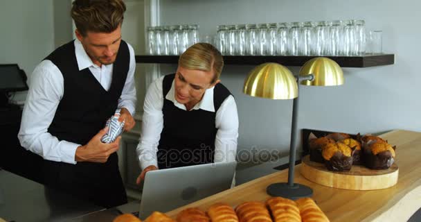 Waiters using laptop at counter — Stock Video