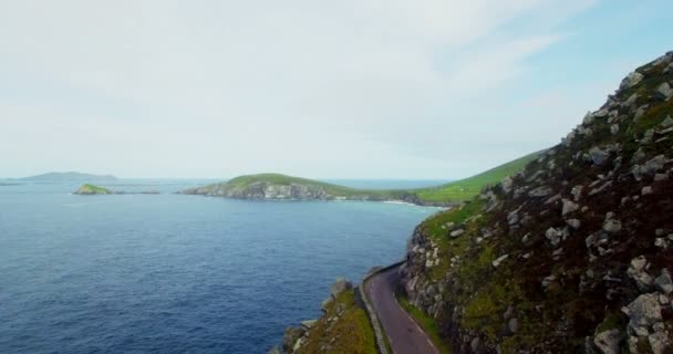 Vue sur le magnifique paysage côtier — Video