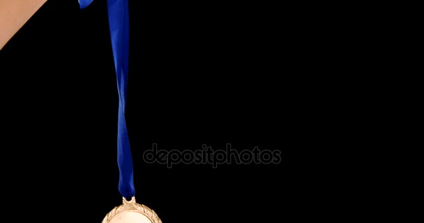 Hand bedrijf medaille — Stockvideo