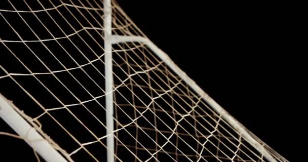 Ποδόσφαιρο μέσα goalpost — Αρχείο Βίντεο