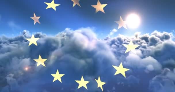 Európa ellen sky és clouds hullámzó zászlaja — Stock videók