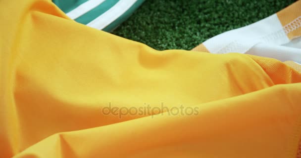 Gros plan sur le tissu du maillot de football — Video