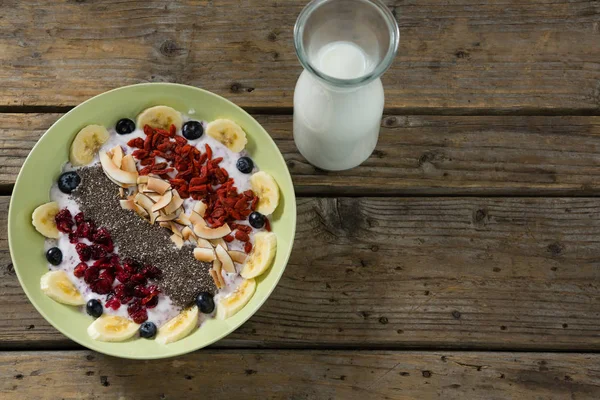 Healthy breakfast and milk — Stock Photo, Image