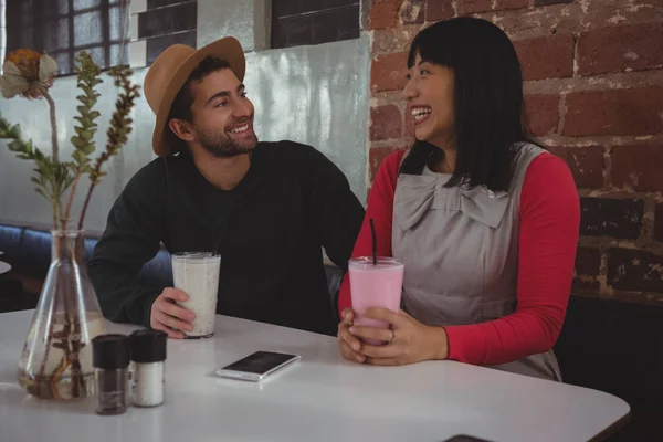 Couple having drinks in cafe — Stock Photo, Image