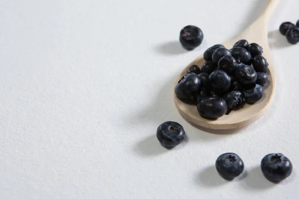 蓝莓安排在一个勺子 — 图库照片
