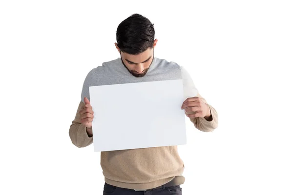 Pohledný muž dívá na bílý prázdný list — Stock fotografie