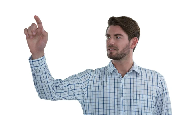 Mann gibt vor, einen unsichtbaren Bildschirm zu berühren — Stockfoto