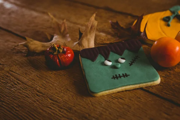 Comida com folhas de outono na mesa — Fotografia de Stock