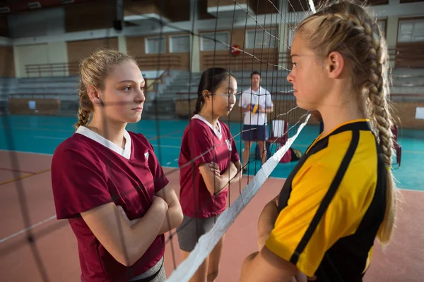 Female players standing with arms crossed — Stock Photo, Image